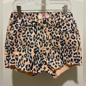 Ao76 Leona leopard print denim short Sz 12